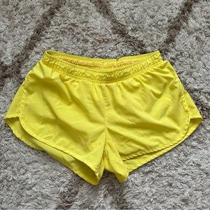 Women’s Old Navy Run shorts 2.5” inseam| XS yellow athletic short